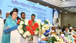 সাশ্রয়ী ও স্বচ্ছ হজ ব্যবস্থাপনায় সরকারের অঙ্গীকার, কমিশন বাড়ানোর আশ্বাস